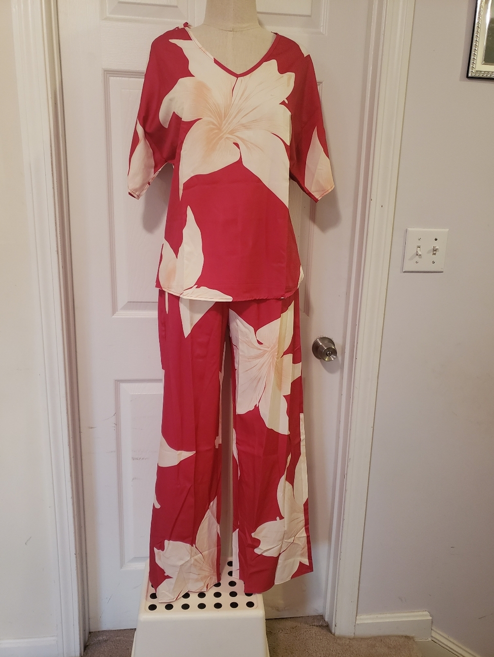 Red Floral Two-Piece Lounge Set Size Medium